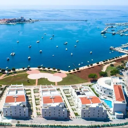 Lux Seaview *